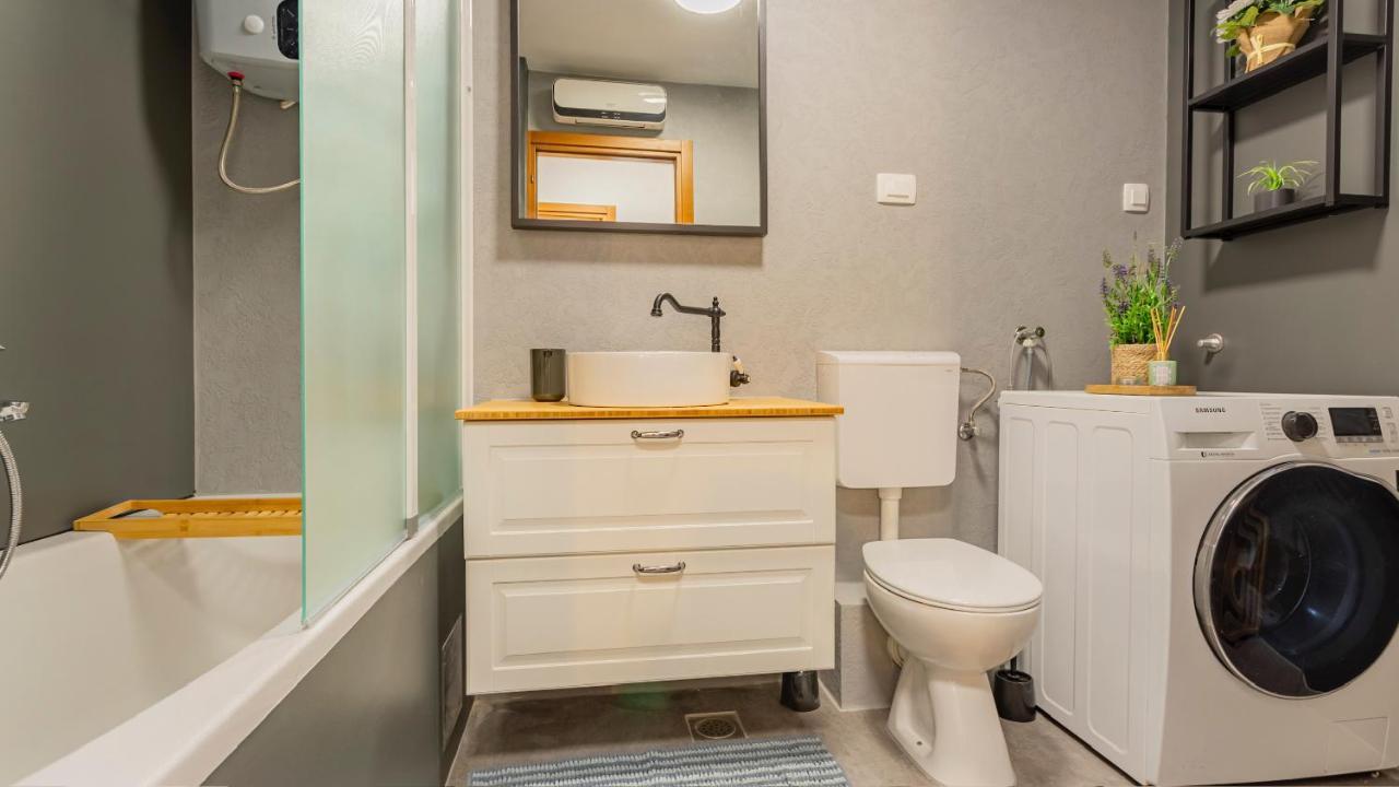 New Delux Green Garden Apartment With Hotube **** سبليت المظهر الخارجي الصورة