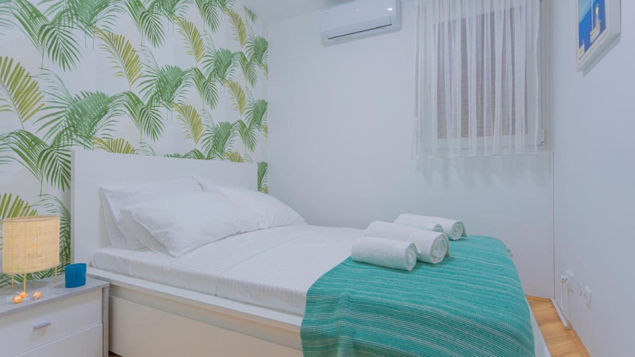 New Delux Green Garden Apartment With Hotube **** سبليت المظهر الخارجي الصورة