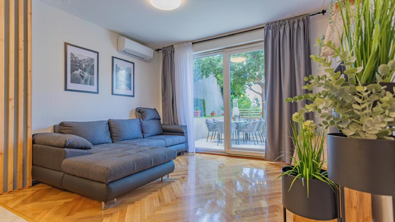 New Delux Green Garden Apartment With Hotube **** سبليت المظهر الخارجي الصورة