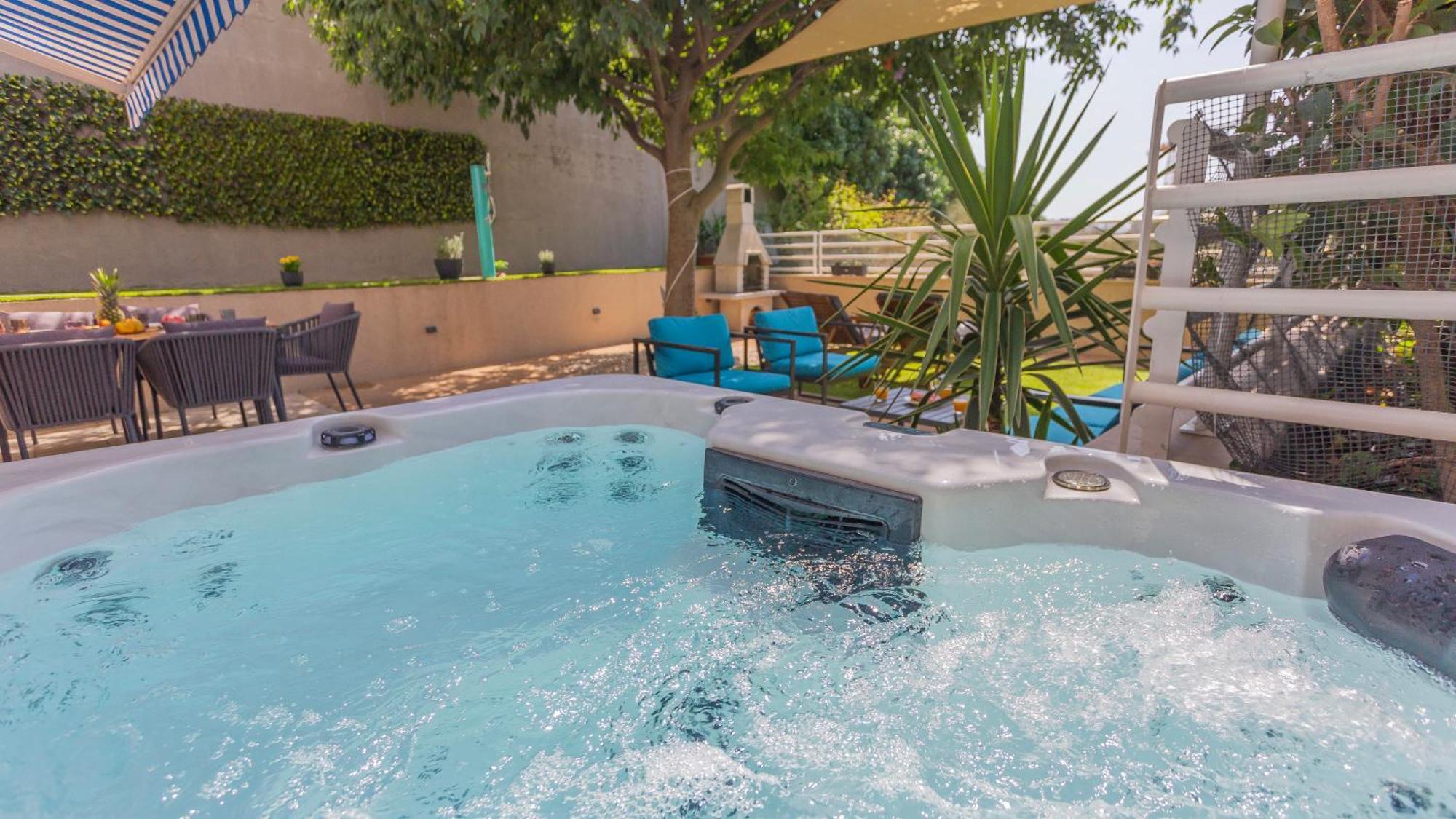 New Delux Green Garden Apartment With Hotube **** سبليت المظهر الخارجي الصورة