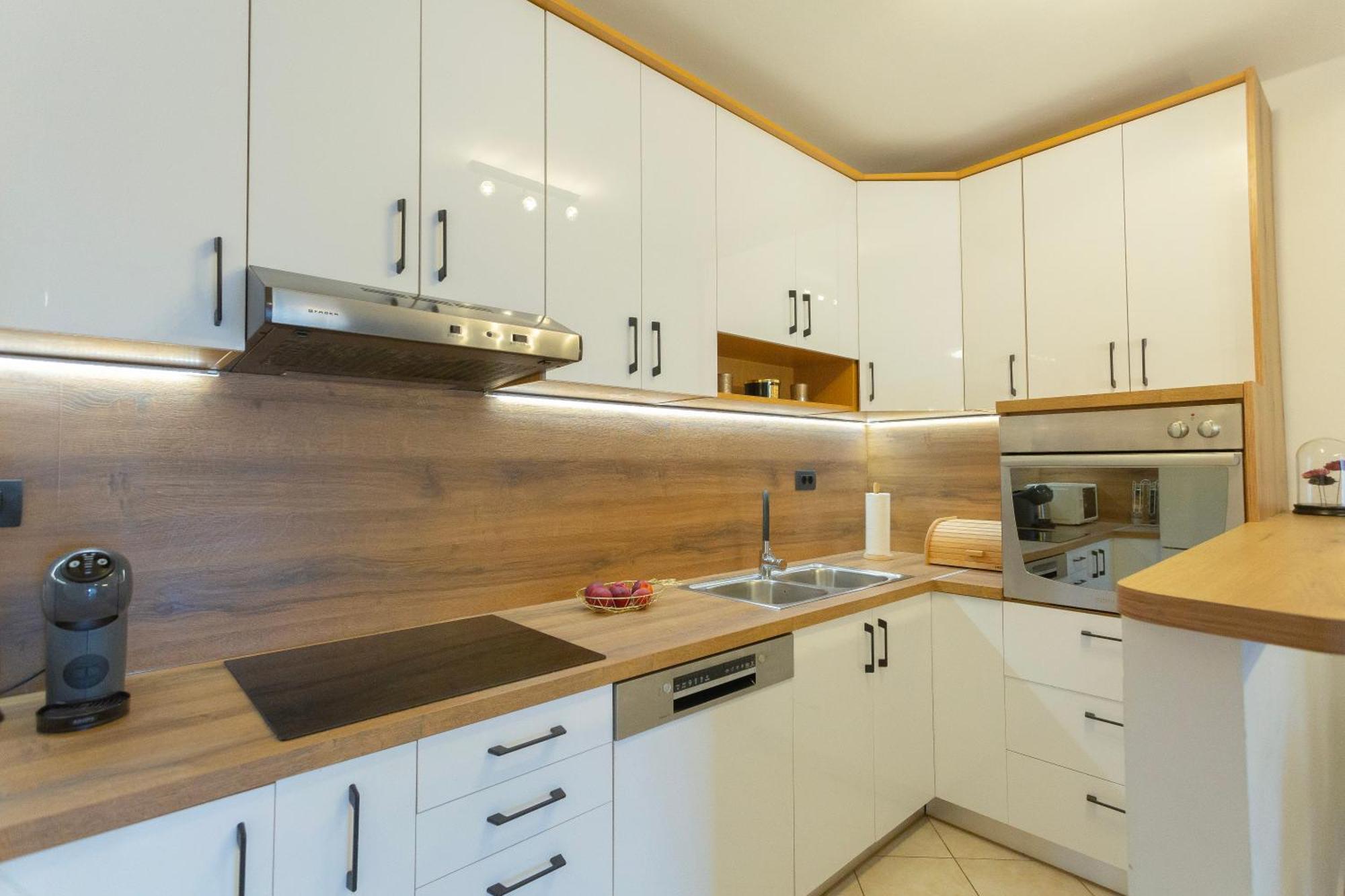 New Delux Green Garden Apartment With Hotube **** سبليت المظهر الخارجي الصورة